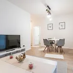 Szurmana Modern By Bookinghost * カトヴィツェ