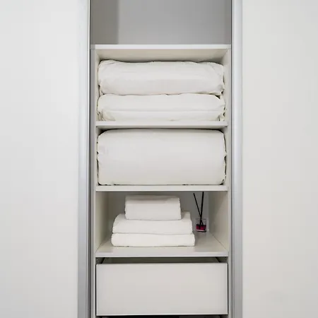 Szurmana Modern By Bookinghost *