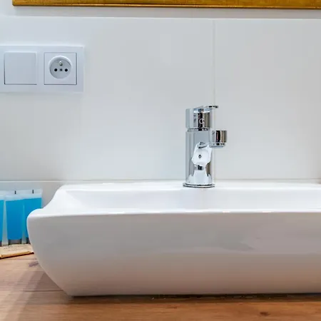 דירה Szurmana Modern By Bookinghost *