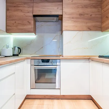 Szurmana Modern By Bookinghost Apartment