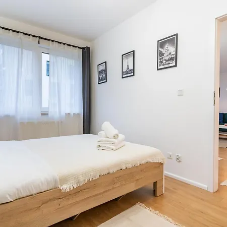 Szurmana Modern By Bookinghost *