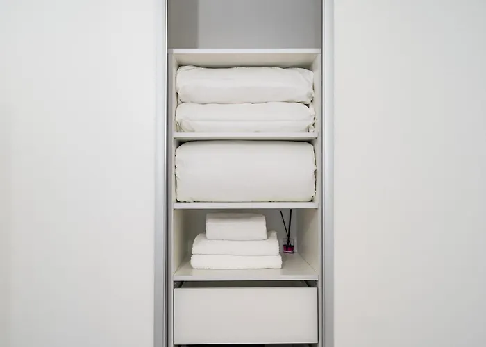 Szurmana Modern By Bookinghost *