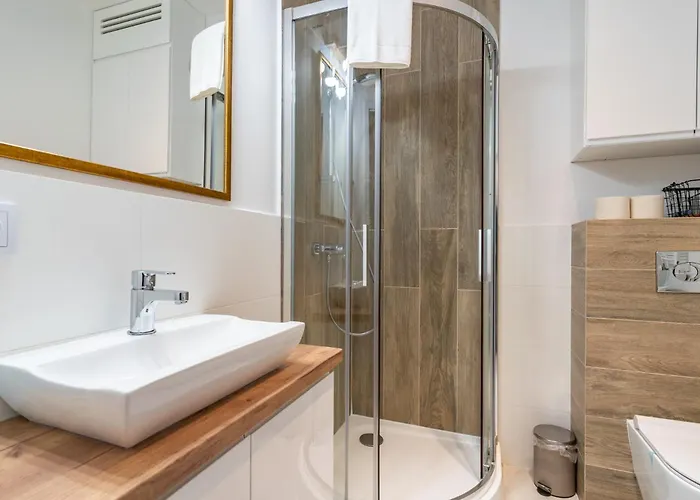 Szurmana Modern By Bookinghost * Katowice