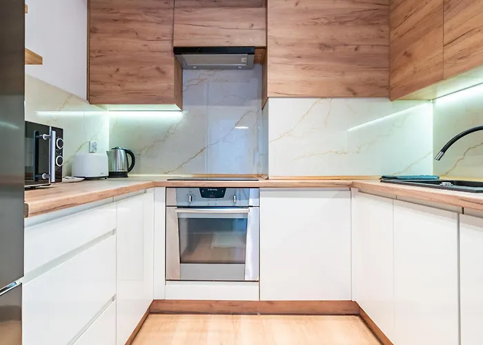 Szurmana Modern By Bookinghost Apartment